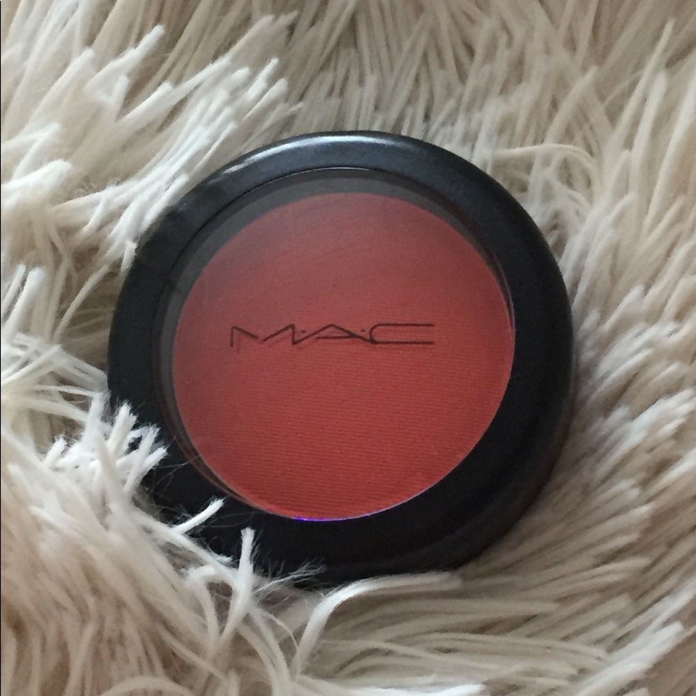 MAC powder blush red